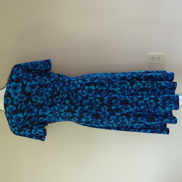 Chaps Floral V Neckline Short Sleeve Dress M Blue Black Floral Pattern - Picture 10 of 15